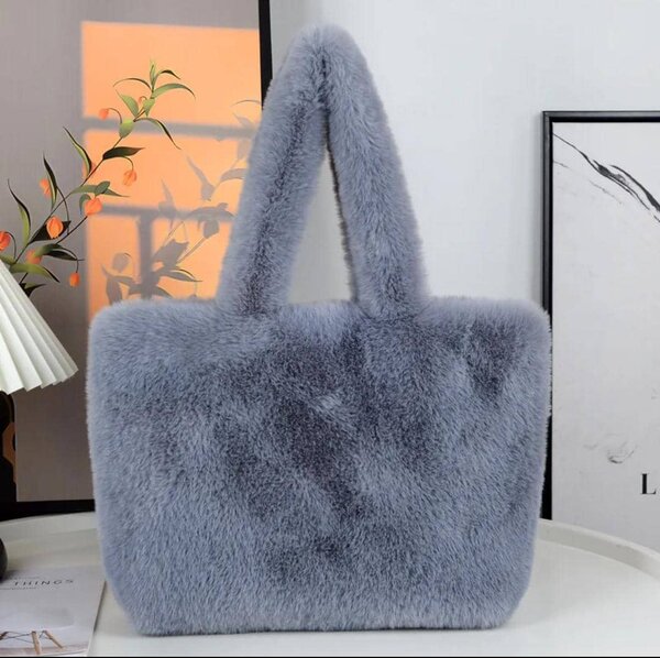 Sac cabas en fausse fourrure