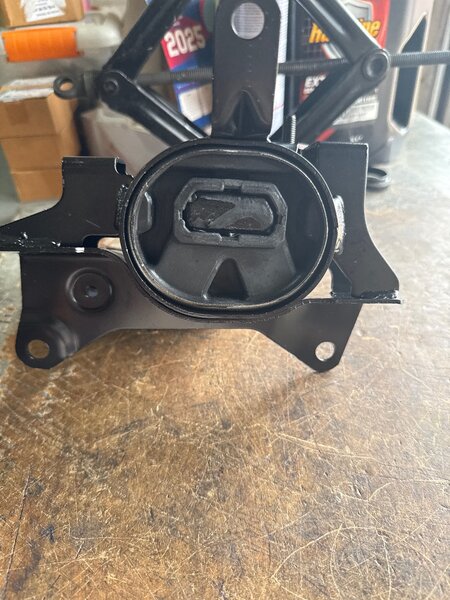 Patte moteur Suzuki dzire G