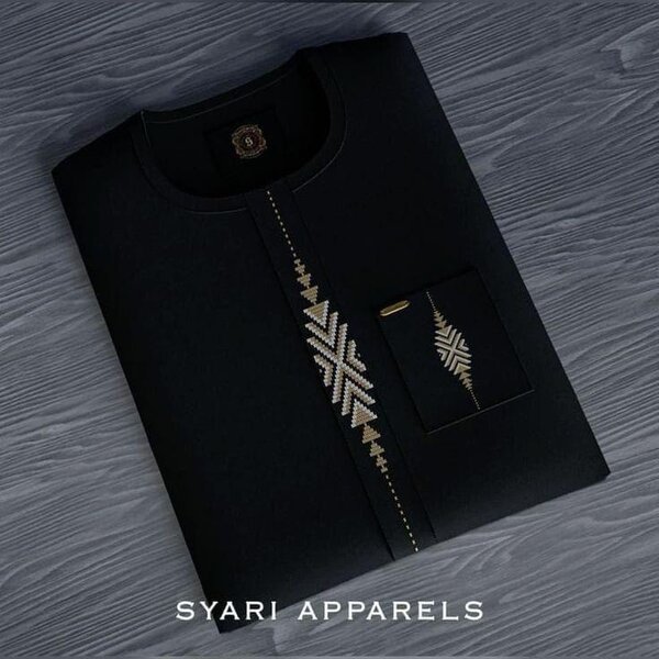 Chemise élégante avec broderie