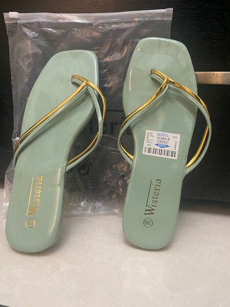 Tongs élégantes Wisteria