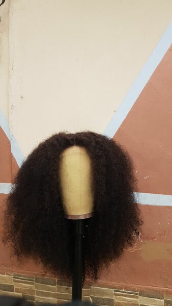 20" curly wig