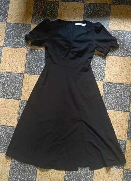 Robe noire balladeuse