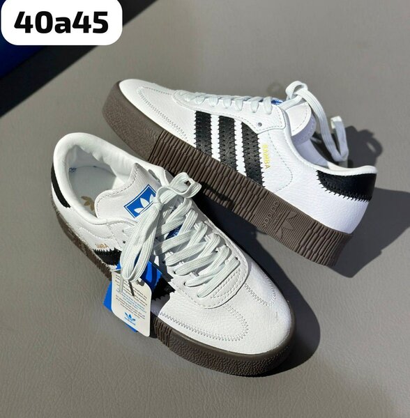 Chaussures de sport blanches classiques
