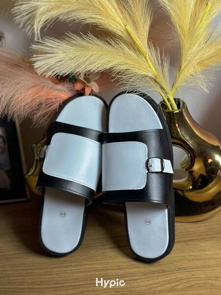 Claquettes élégantes homme