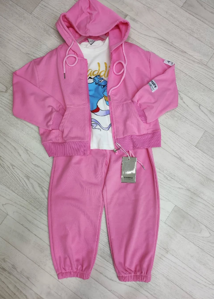 Розовый спортивный костюмчик