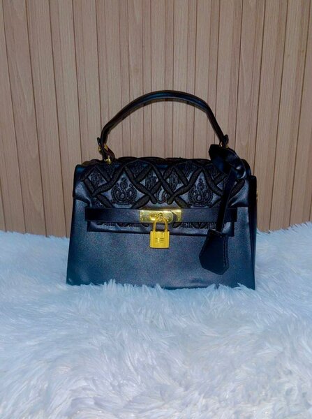 Sac à main chic noir