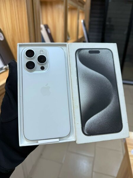 iPhone 15pro max vendu avec le coffre très propre