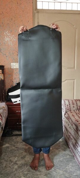 4 feet boxing bag and chain