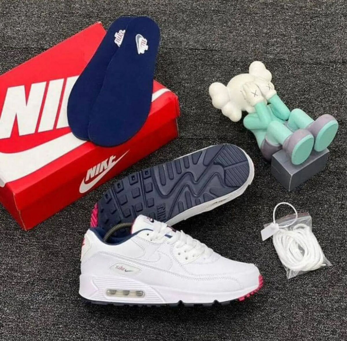 NIKE AIRMAX SNEAKERS.