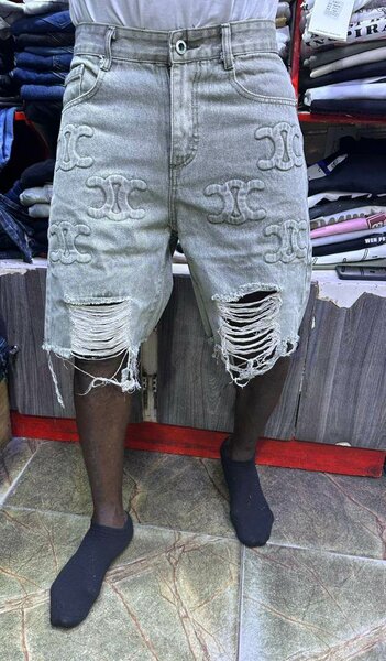 Shorts en jean déchiré tendance