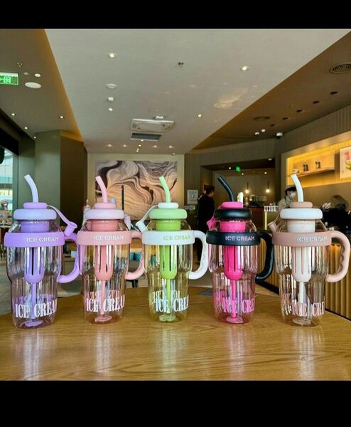 Gobelet Glace Coloré avec Paille