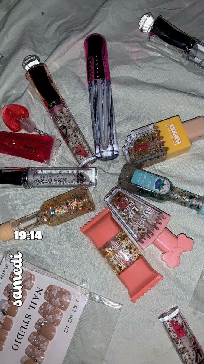 Lot de baumes à lèvres brillants