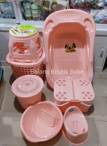 Ensemble baignoire pour bébé couleur saumon