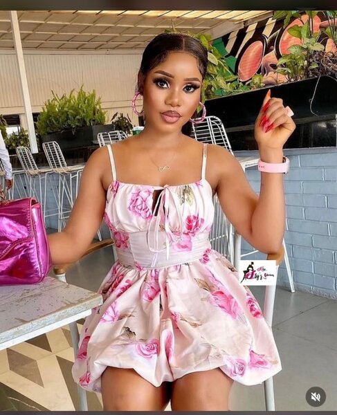 Robe fleurie féminine élégante