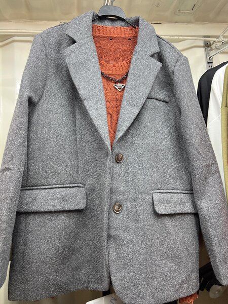 Пиджак в наличии есть