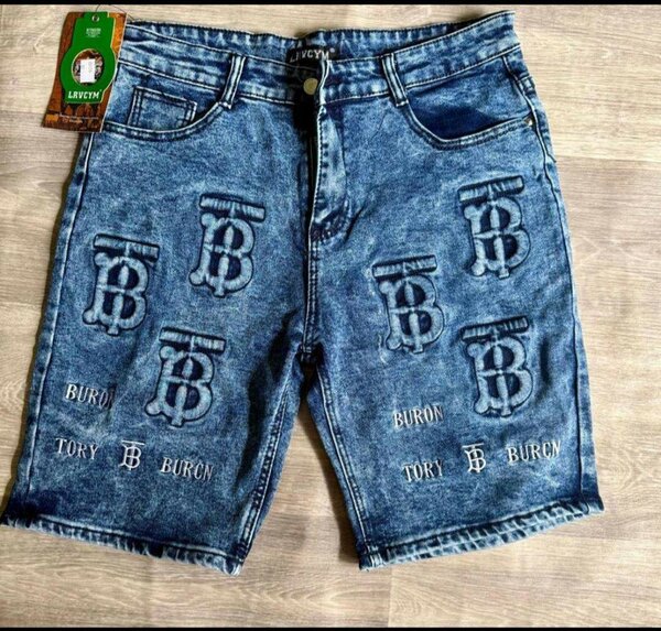 Short en jean brodé pour homme