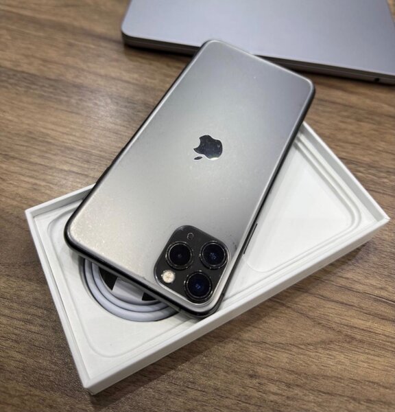 IPHONE 11 PRO MAX 64 GIG - FACTORY UNLOCKED