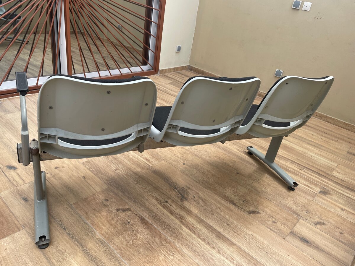 Banc d'attente moderne 3 places