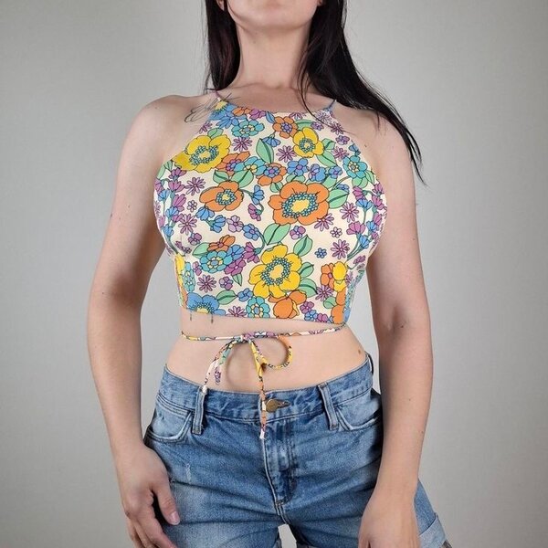 Top floral coloré été