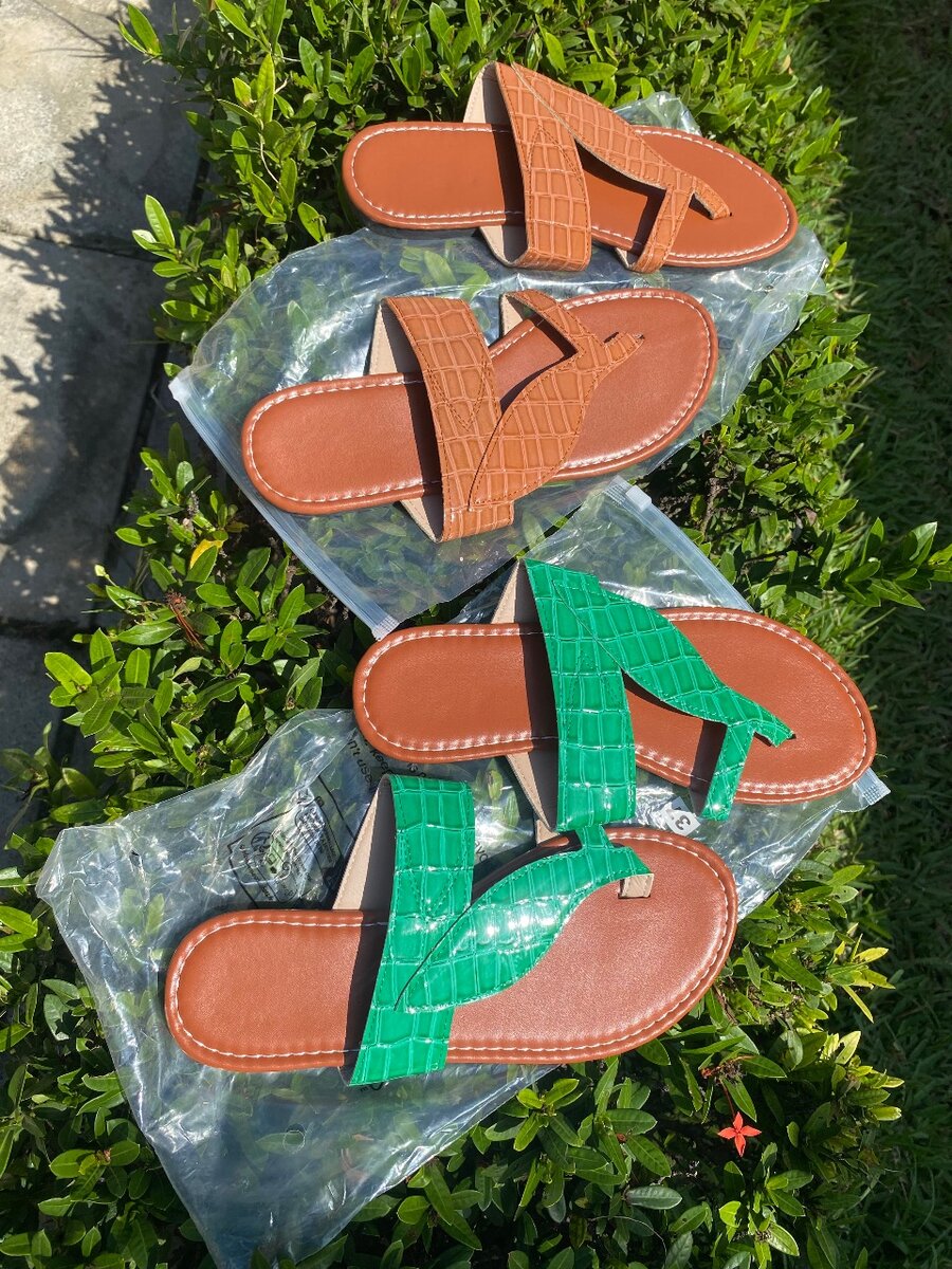 Ladies easy wear slides