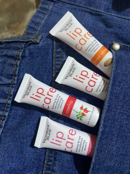 Colour changing lipgloss,  Victoria's black lip care