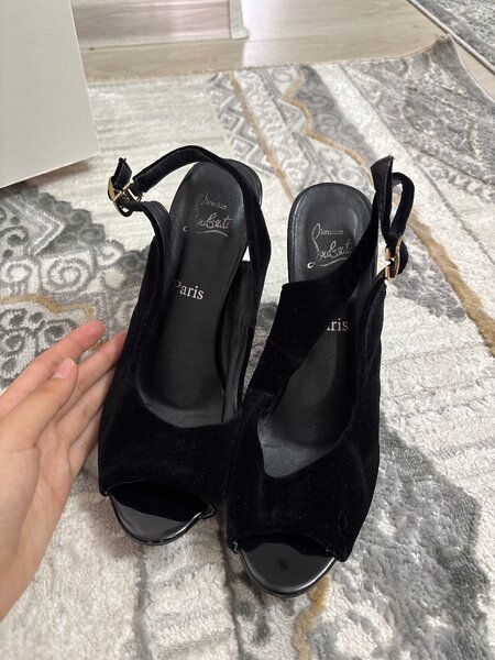 Босоножки черные бархатные