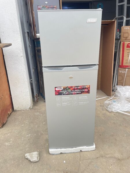 Réfrigérateur double porte moderne