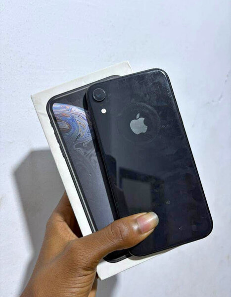 iPhone XR noir 64GB