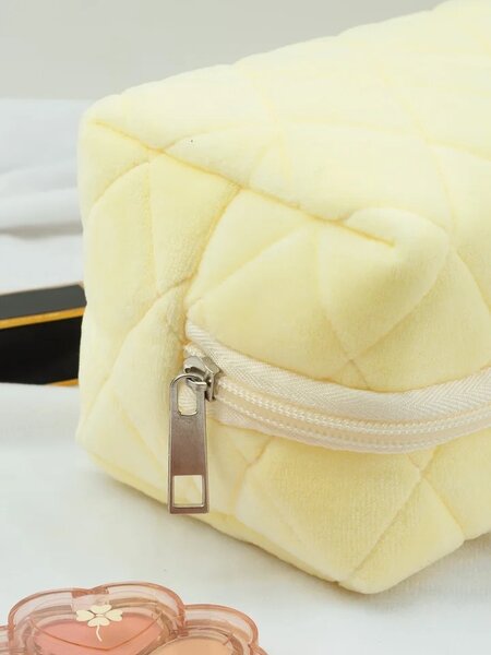 Trousse maquillage jaune matelassée