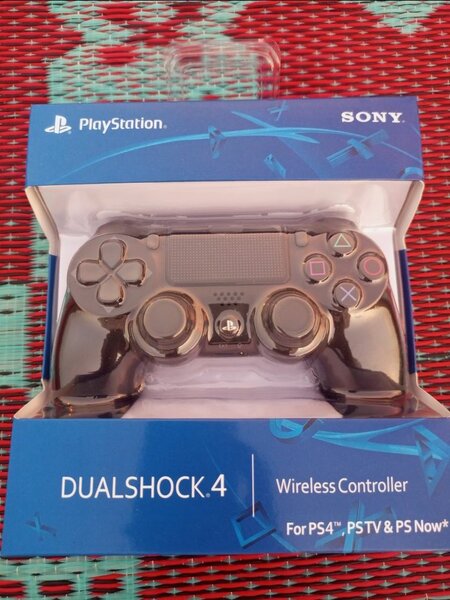 Manette PS4 neuve scellée