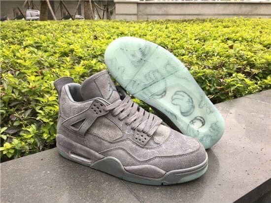 Jordan 4 retro x kaws