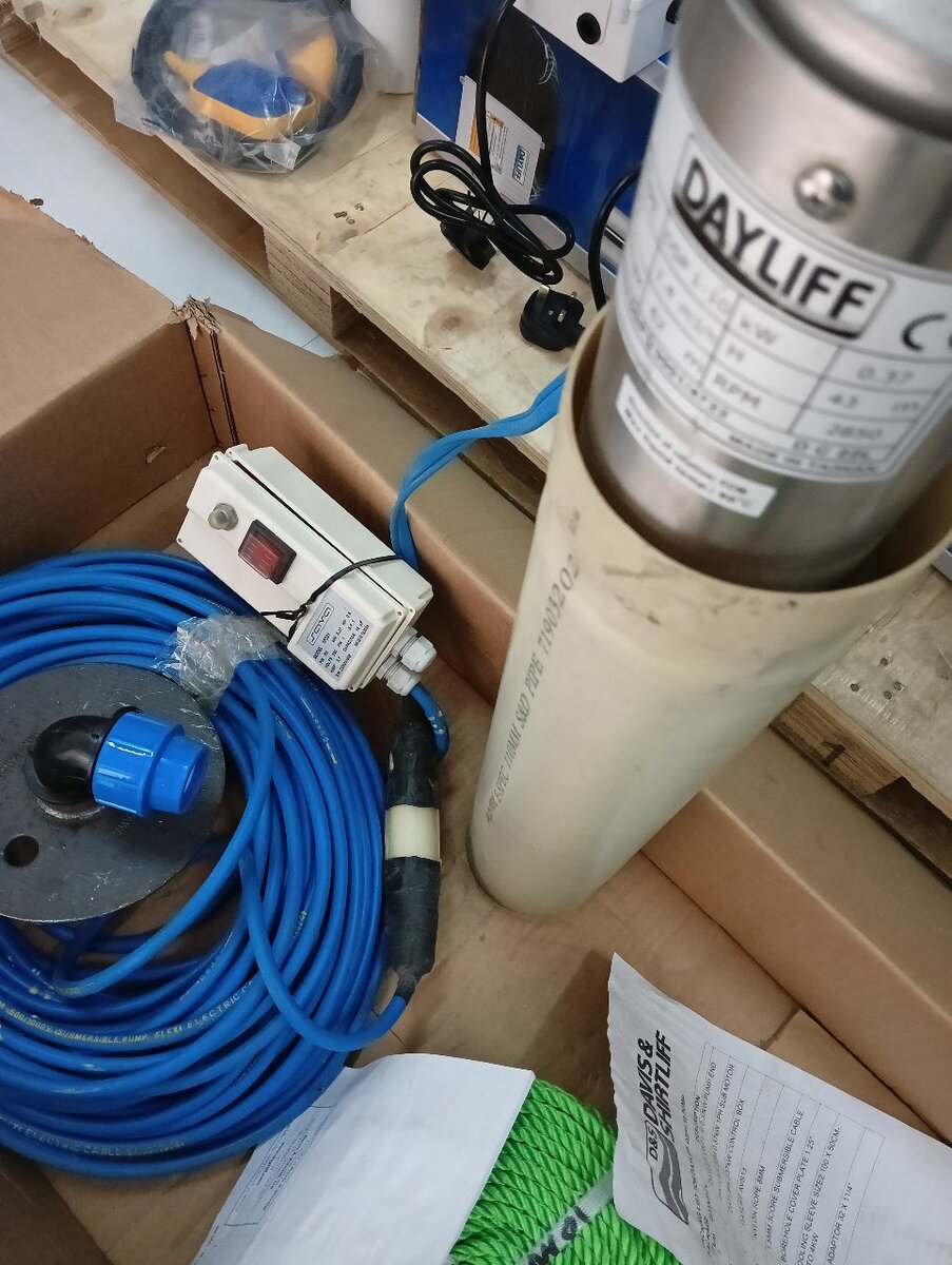 DAYLIFF DSP1-10 0.5HP SUBMERSIBLE PUMP PACK