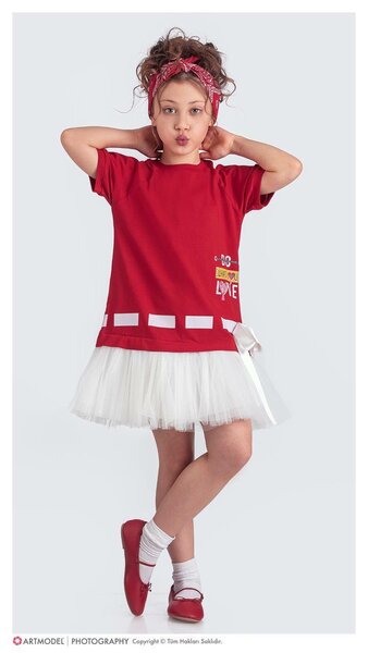 Robe rouge fille danse