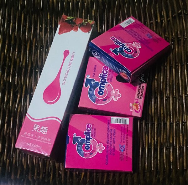 9 préservatifs + 1 lubrifiant