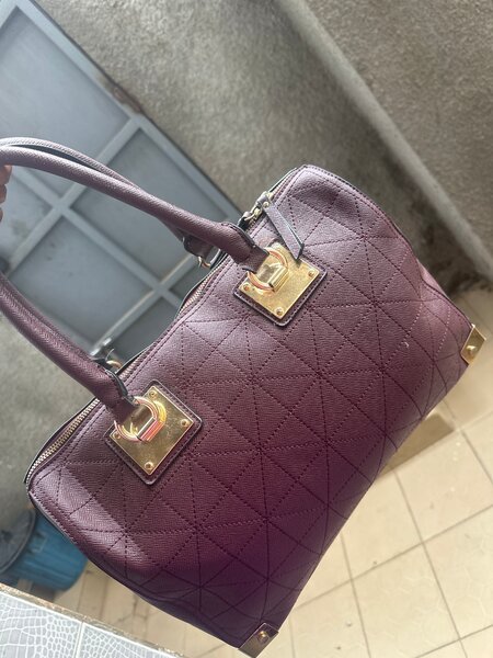 Sac à main bordeaux élégant