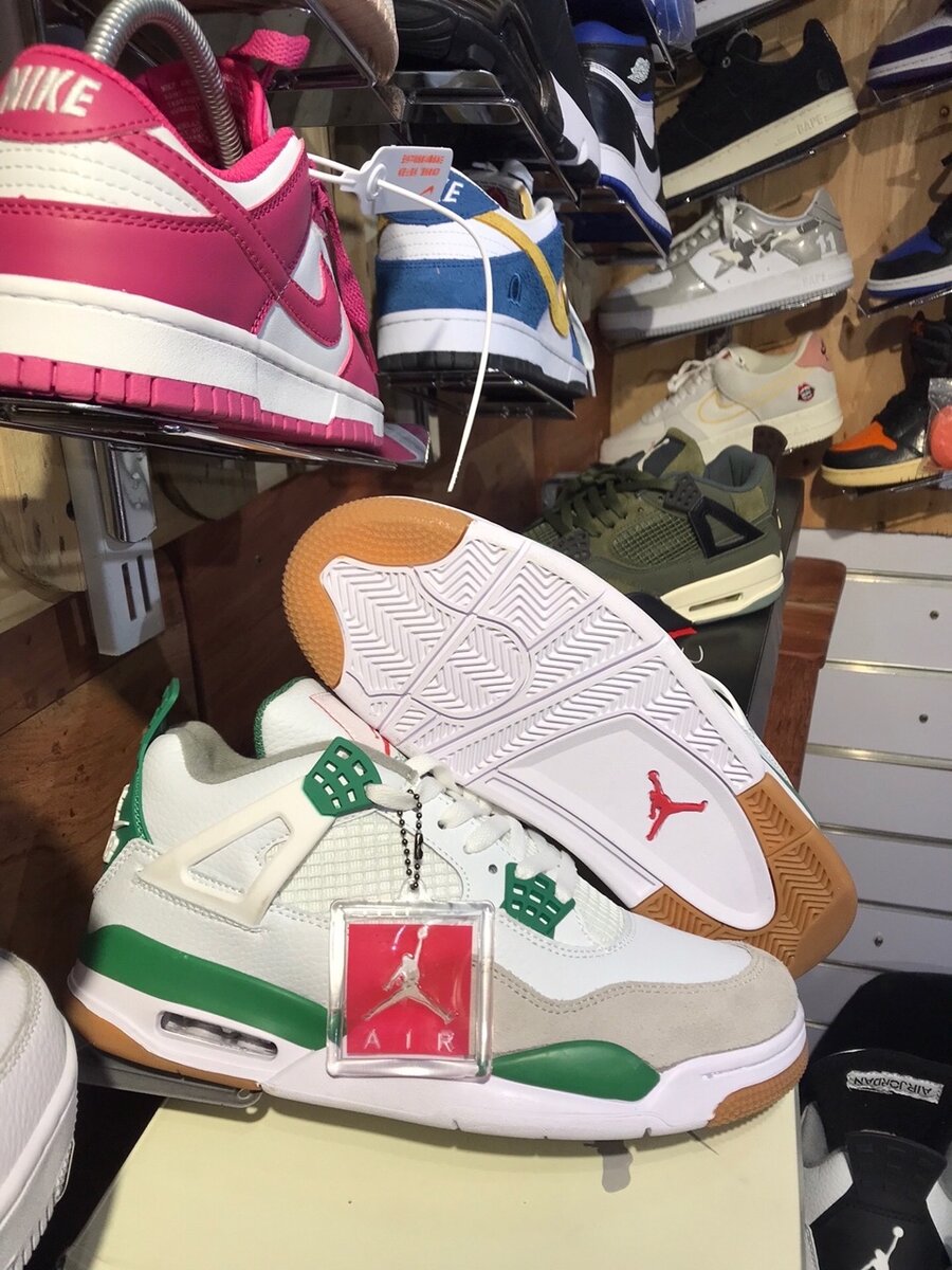Jordan 4 SB