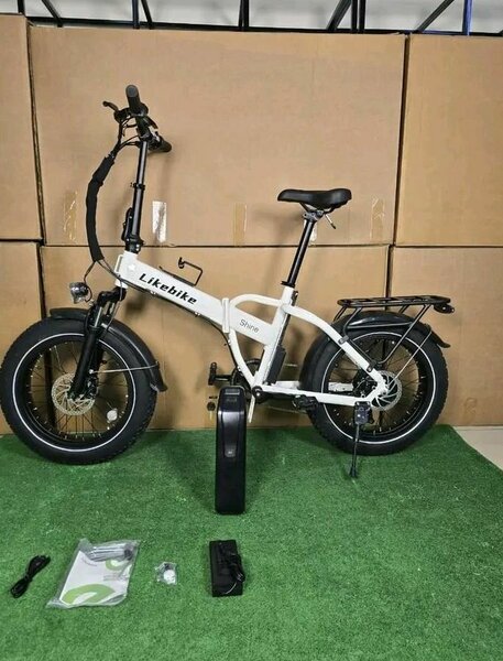 Vélo électrique pliable compact