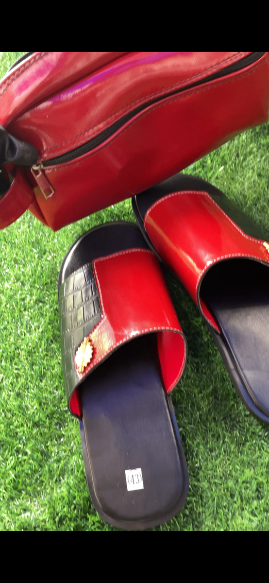 Sandales en cuir rouge élégant