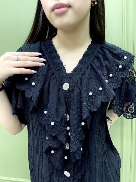 Блузка с кружевами