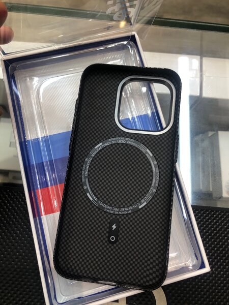 Чехол карбоновый с максейф