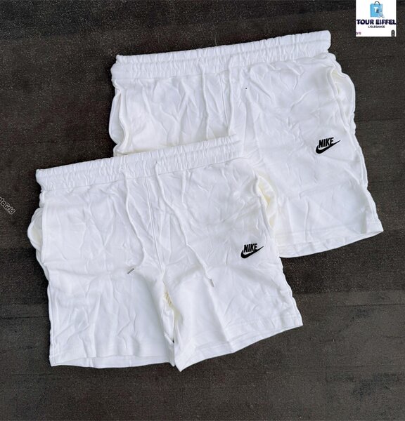 Shorts de sport blancs Nike