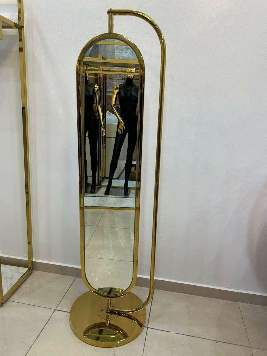 Miroir sur pied en or élégant