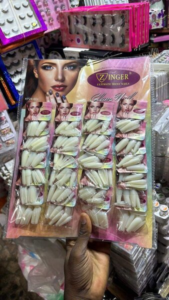 Ongles Faux Zinger Élégants