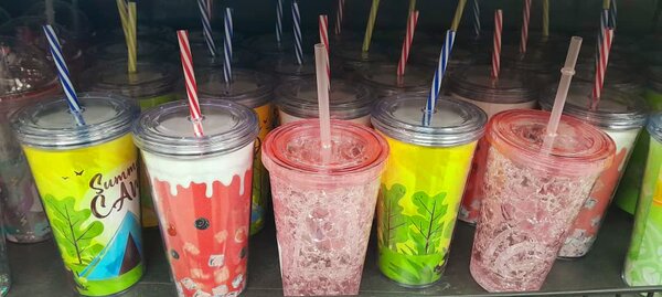 Gourdes en plastique colorées