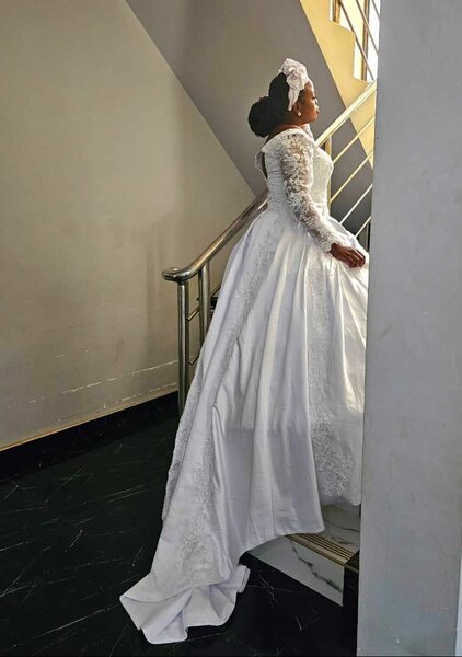 Luxury wedding dress