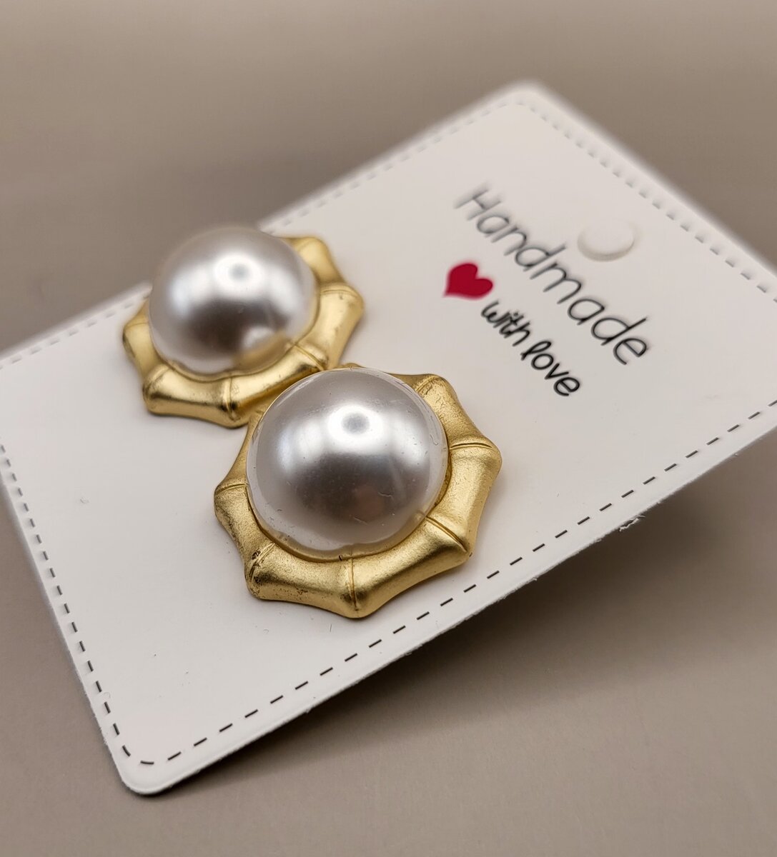 Pearl stud