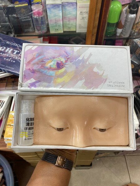 Mannequin d'entraînement maquillage