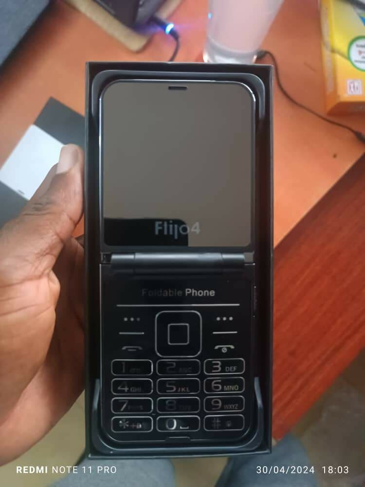 Téléphone portable pliable