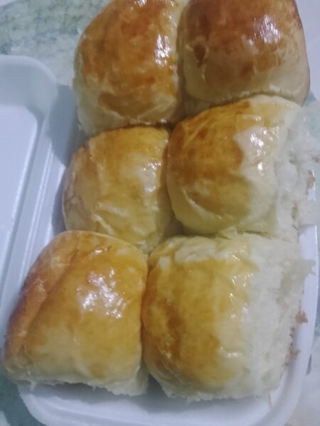 Petits pains dorés moelleux