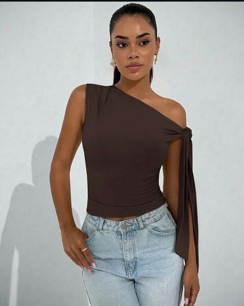 Top asymétrique élégant femme